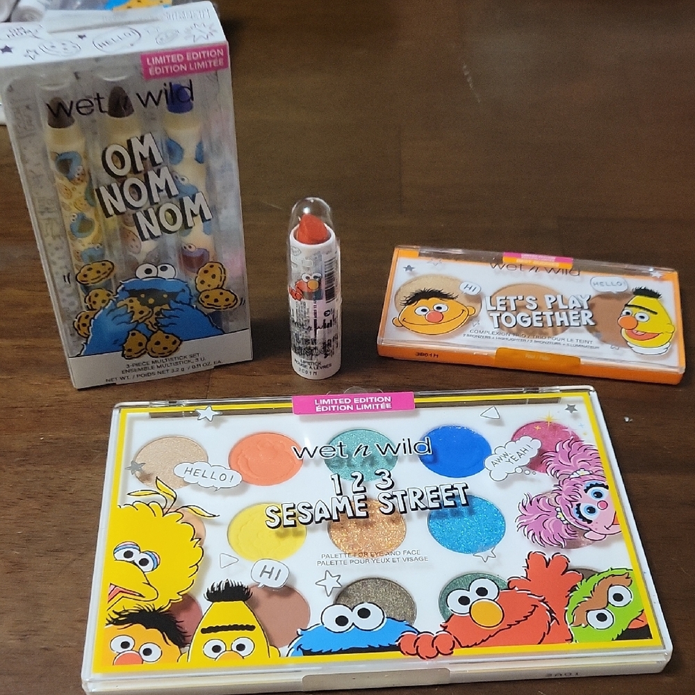 Wet n Wild Lot Of 4 Sesame St Makeup